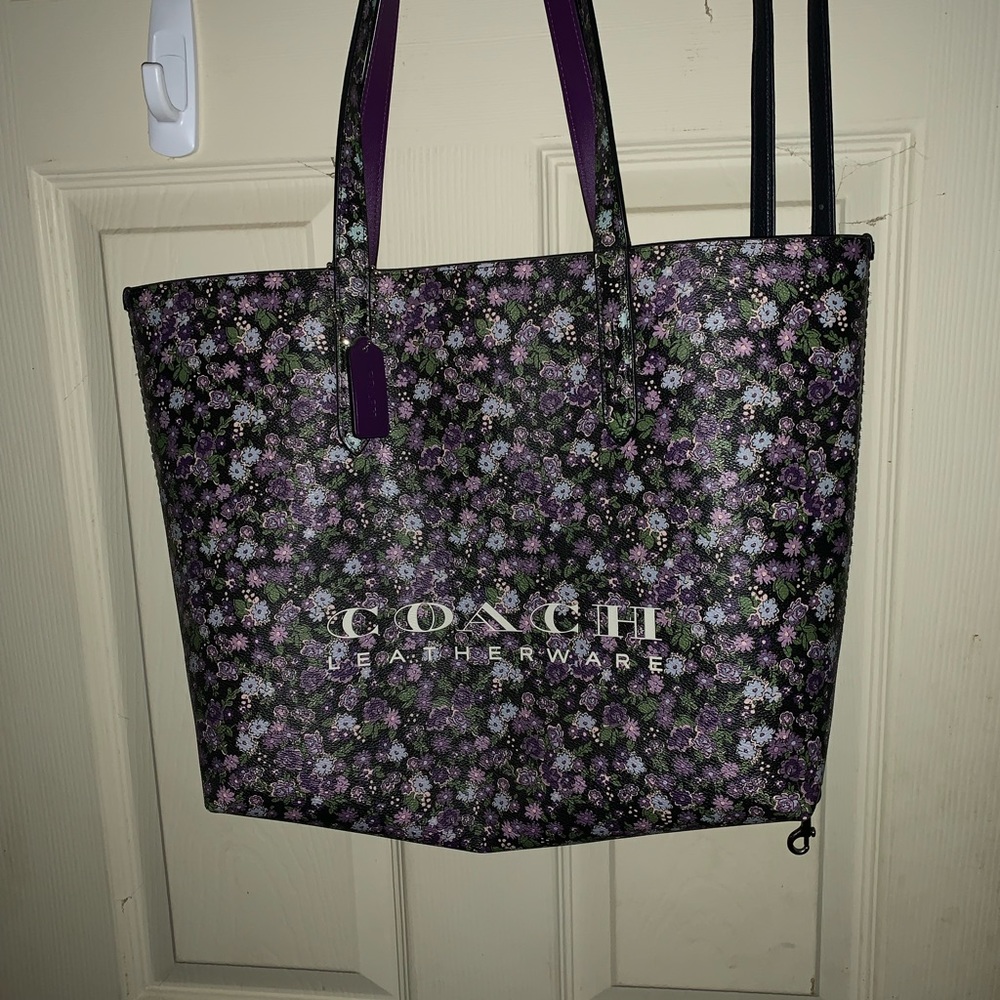 Coach Tote , no fraying , no stains like new condition